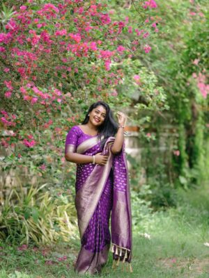 Keerthana Ravindran Instagram - Matrimony il idatte !? 😉
Kaadhal aasai yaarai vittadho 😉🫶🏽
Saree @haute_couture_2024
Blouse deaigned by @_olives_boutique_
PC @akhil_a_r_photography
Retouch @sree.jith.official