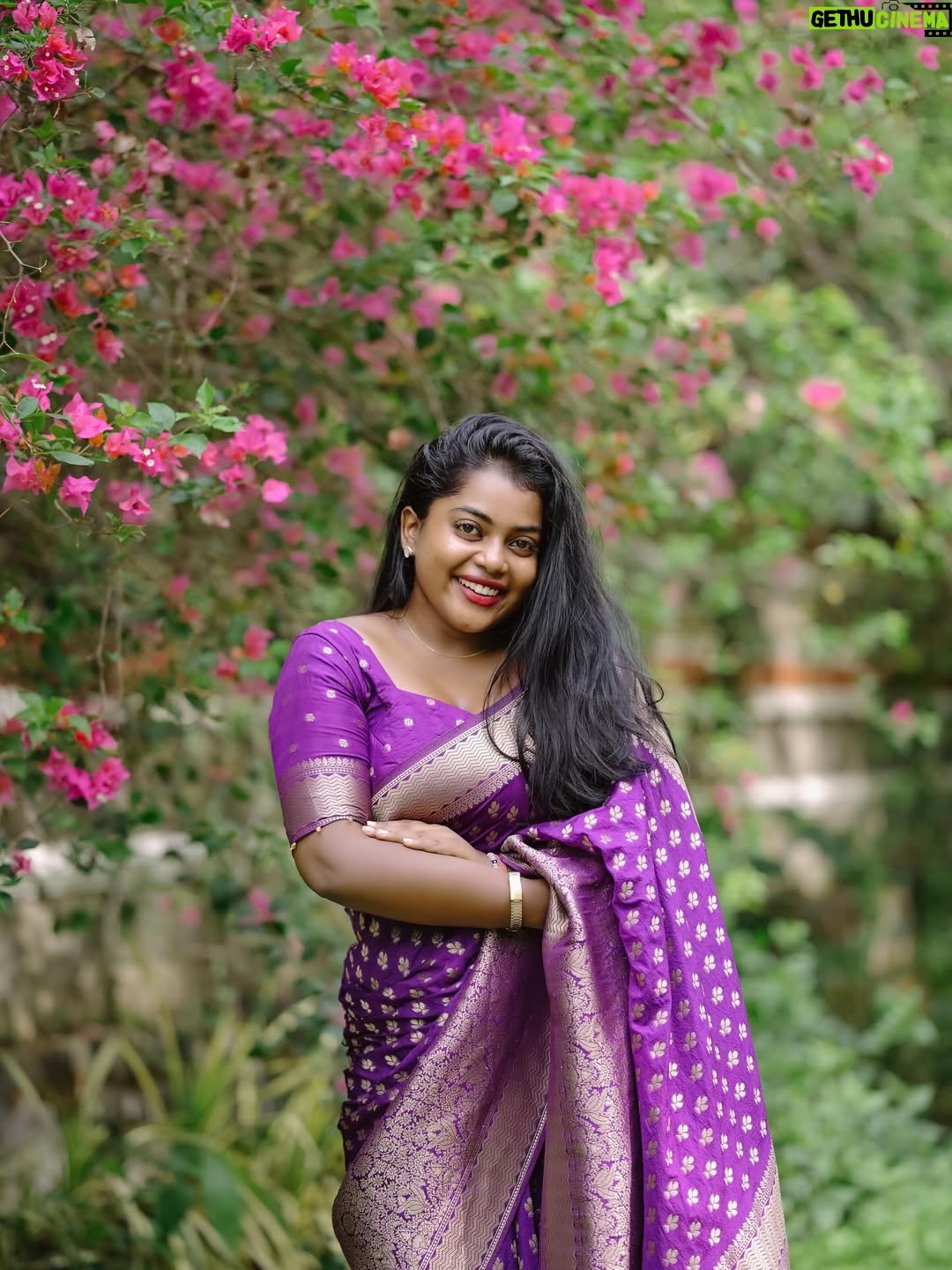 Keerthana Ravindran - 30.6K Likes - Matrimony il idatte !? 😉 
Kaadhal aasai yaarai vittadho 😉🫶🏽 
Saree @haute_couture_2024 
Blouse deaigned by @_olives_boutique_ 
PC @akhil_a_r_photography 
Retouch @sree.jith.official