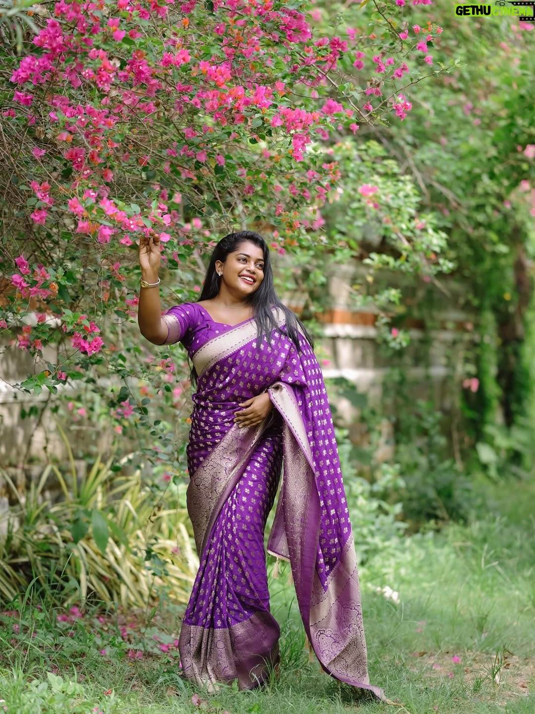 Keerthana Ravindran - 30.6K Likes - Matrimony il idatte !? 😉 
Kaadhal aasai yaarai vittadho 😉🫶🏽 
Saree @haute_couture_2024 
Blouse deaigned by @_olives_boutique_ 
PC @akhil_a_r_photography 
Retouch @sree.jith.official