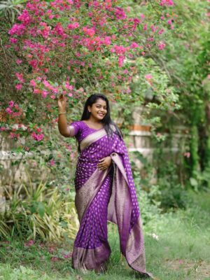 Keerthana Ravindran Instagram - Matrimony il idatte !? 😉
Kaadhal aasai yaarai vittadho 😉🫶🏽
Saree @haute_couture_2024
Blouse deaigned by @_olives_boutique_
PC @akhil_a_r_photography
Retouch @sree.jith.official