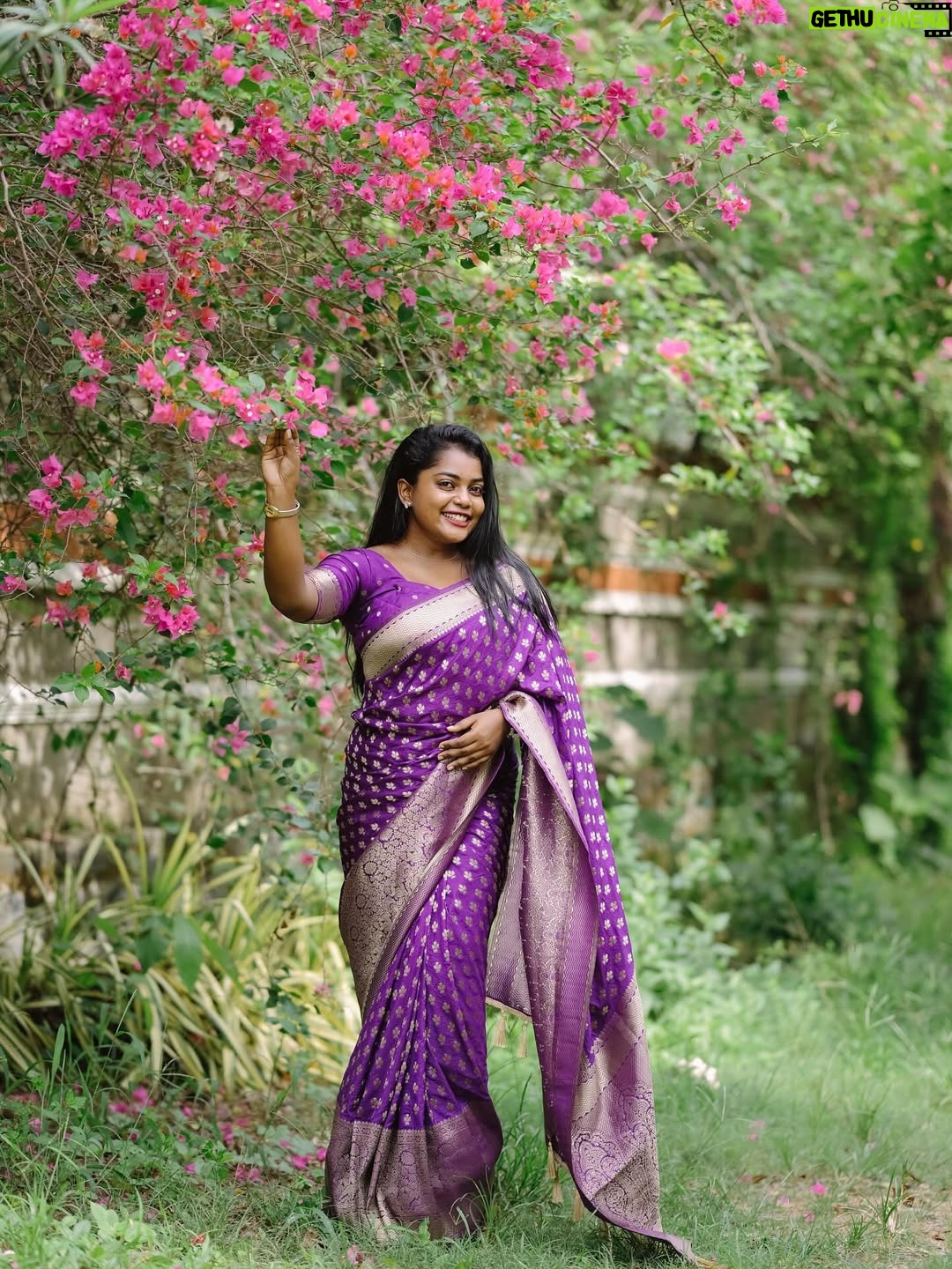 Keerthana Ravindran - 30.6K Likes - Matrimony il idatte !? 😉 
Kaadhal aasai yaarai vittadho 😉🫶🏽 
Saree @haute_couture_2024 
Blouse deaigned by @_olives_boutique_ 
PC @akhil_a_r_photography 
Retouch @sree.jith.official