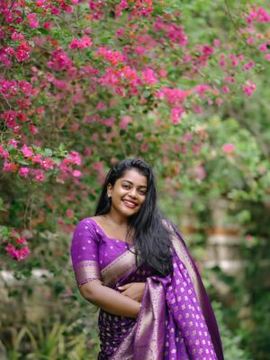 Keerthana Ravindran Instagram - Matrimony il idatte !? 😉
Kaadhal aasai yaarai vittadho 😉🫶🏽
Saree @haute_couture_2024
Blouse deaigned by @_olives_boutique_
PC @akhil_a_r_photography
Retouch @sree.jith.official