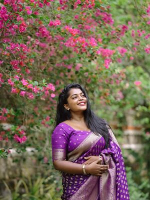 Keerthana Ravindran Instagram - Matrimony il idatte !? 😉
Kaadhal aasai yaarai vittadho 😉🫶🏽
Saree @haute_couture_2024
Blouse deaigned by @_olives_boutique_
PC @akhil_a_r_photography
Retouch @sree.jith.official