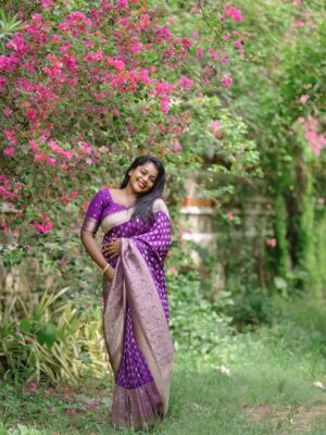 Keerthana Ravindran Instagram - Matrimony il idatte !? 😉
Kaadhal aasai yaarai vittadho 😉🫶🏽
Saree @haute_couture_2024
Blouse deaigned by @_olives_boutique_
PC @akhil_a_r_photography
Retouch @sree.jith.official