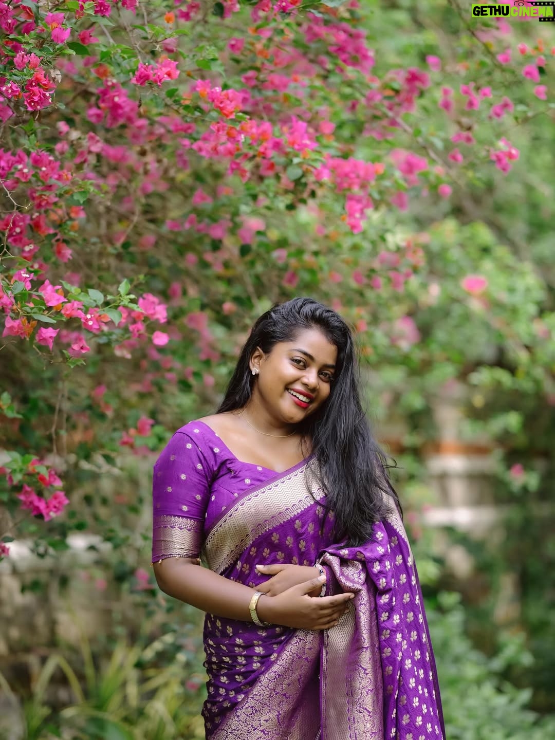 Keerthana Ravindran - 30.6K Likes - Matrimony il idatte !? 😉 
Kaadhal aasai yaarai vittadho 😉🫶🏽 
Saree @haute_couture_2024 
Blouse deaigned by @_olives_boutique_ 
PC @akhil_a_r_photography 
Retouch @sree.jith.official