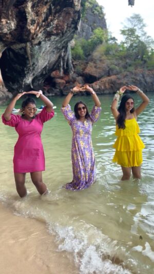 Keerthana Ravindran Instagram - Just us! 🇹🇭 🌊 What’s your favorite part of this reel ?