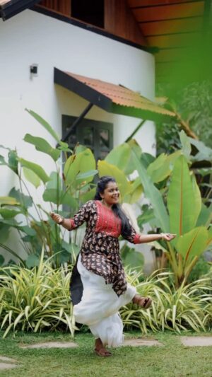 Keerthana Ravindran Instagram - Ethra dress indenn parayuuu 😙😙 Outfits from @confianza_by_aparna
Vc @akhil_a_r_photography