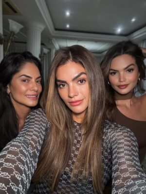Kelly Key Instagram - As três gerações que me lembram, todos os dias, que quando mulheres se unem o mundo fica pequeno diante da nossa grandeza. Somos um clã, um legado de força, de amor e de coragem. Aqui está a prova viva de que cada geração fortalece a outra, e que juntas somos inspiração para seguir em frente. ✨