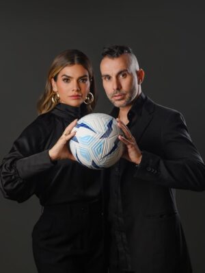 Kelly Key Instagram - Quem diria, né? Kelly Key no futebol…
Única mulher na presidência de um clube em toda África, conquistando vitórias e já transferindo jogadores p o mundo! ⚽💪🏼
E no meio disso tudo, sigo vivendo meu maior título: caminhar lado a lado no casamento e transformar sonhos em conquistas reais. 💚
O @projeto.kiala é a prova de que quando se caminha na mesma direção, dentro e fora de casa, os sonhos se tornam realidade. Em pouco tempo levantamos troféus, vimos nossos meninos brilharem em campo e já realizamos as primeiras transferências internacionais, passos firmes rumo ao nosso maior objetivo: formar e sermos o clube angolano que mais exporta talentos angolanos para o mundo.
Tudo isso só é possível porque caminhamos juntos, como casal, compartilhando visão, esforço e fé. No futebol e no casamento, a vitória é dividir o mesmo propósito e acreditar sempre no próximo capítulo dessa história.
Obrigada, minha amiga @danibadarofotografia por esses registros 🫶🏼