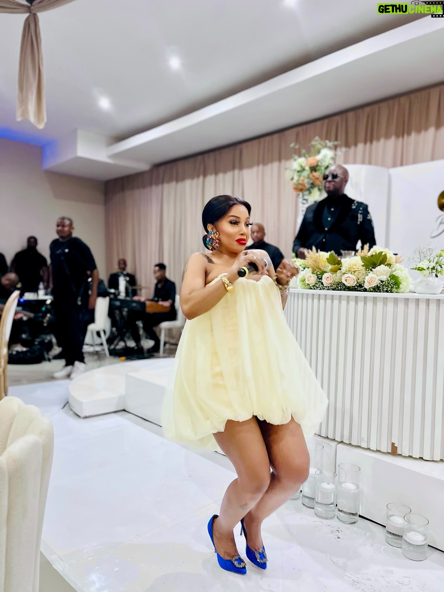 Kelly Khumalo - 17K Likes - One moment we were worshipping the next besingena ngeVosho❗️ 👏🏽🐆🐉🤴🏾 Nyamezela Makhi IziBigDays… dresses by @oracle_dynasty 🤲🏾