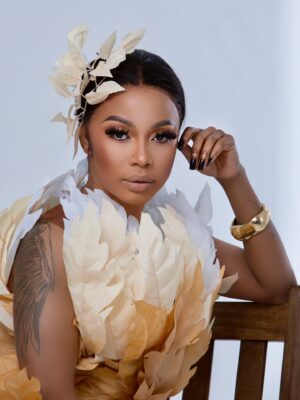 Kelly Khumalo Instagram - Not Every embrace is affection, some are assassination attempts…… As we bloom with a @tn_collectiv face by @makeupbyminkzz9 and captured by @fistoartist #NyamezelaOut #20yearsOfKellyKhumalo tickets available at computicket 👏🏽🐆🤴🏾🐉🧜🏾♀️🌍 #BloomingSeason