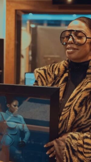 Kelly Khumalo Instagram - Nkosi Mangingakhohlwa 👏🏽 @zakwesa @mthunzisa @mondlingc we did it🤲🏾 thank you BoMakhi 👏🏽❤️ #BazoKhulumaGoesGold @umgsa Team you are Boss 🐆🤴🏾🐆 #EMakhosini 👏🏽 @donchristopher84 thank you 😘