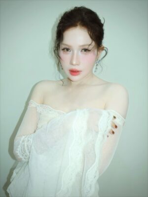 Kha Nhu Instagram - Người luôn biết mình là ai thì không cần tìm nơi thuộc về!
Giông bão làm người lớn, nắng vàng rực rỡ làm trẻ thơ ❤️
#Cat #Catcage #KhaNhu