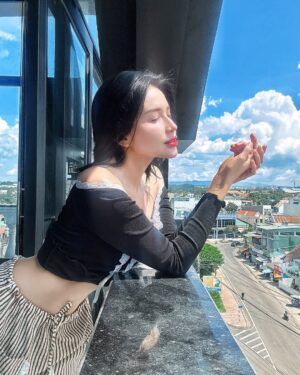 Kha Nhu Instagram - Ở thế giới của người trưởng thành, chỉ có sàng lọc chớ không có dạy học!
#Cat #Catcage #KhaNhu