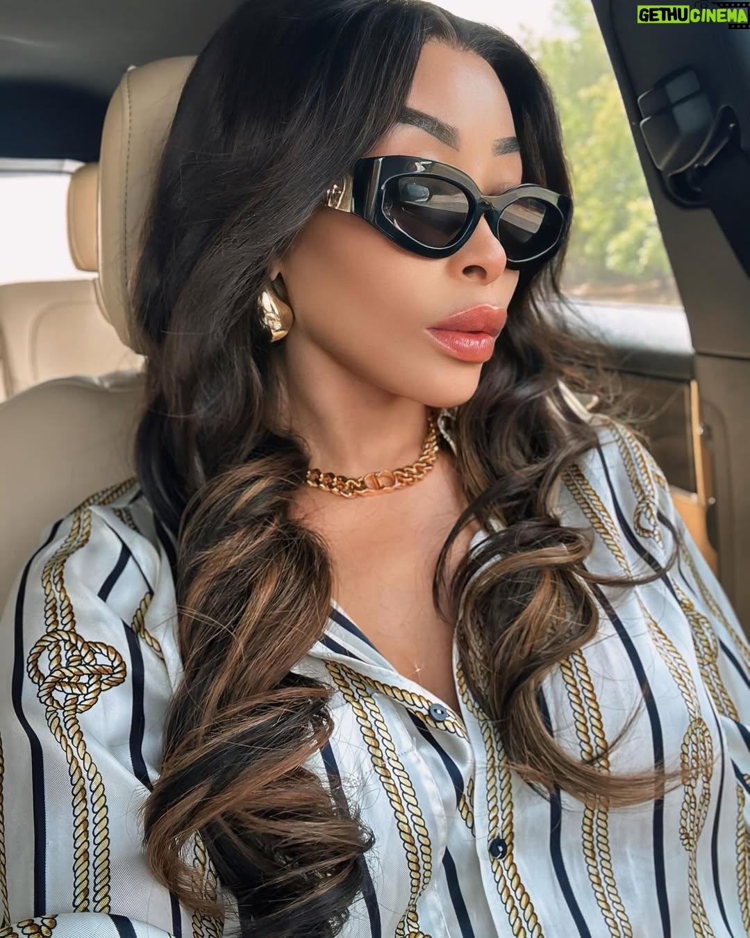 Khanyi Mbau - 62.2K Likes - An apple a day means more devices on the Wifi 🛜 

New hair: @nywelebelgium