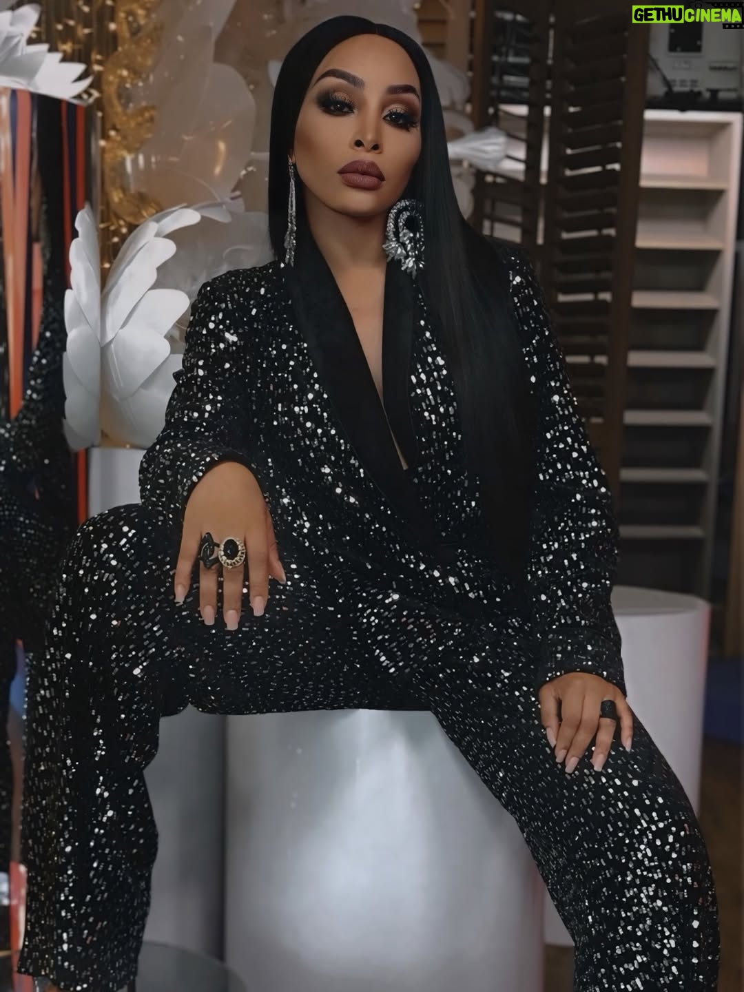 Khanyi Mbau - 14.6K Likes - 🌬️Time line collapse 🌊
“igniting clarity, release, and unstoppable power.”

Abundance activated 1818 🫴🏽🤍✨ 

Flow my babies 🍃