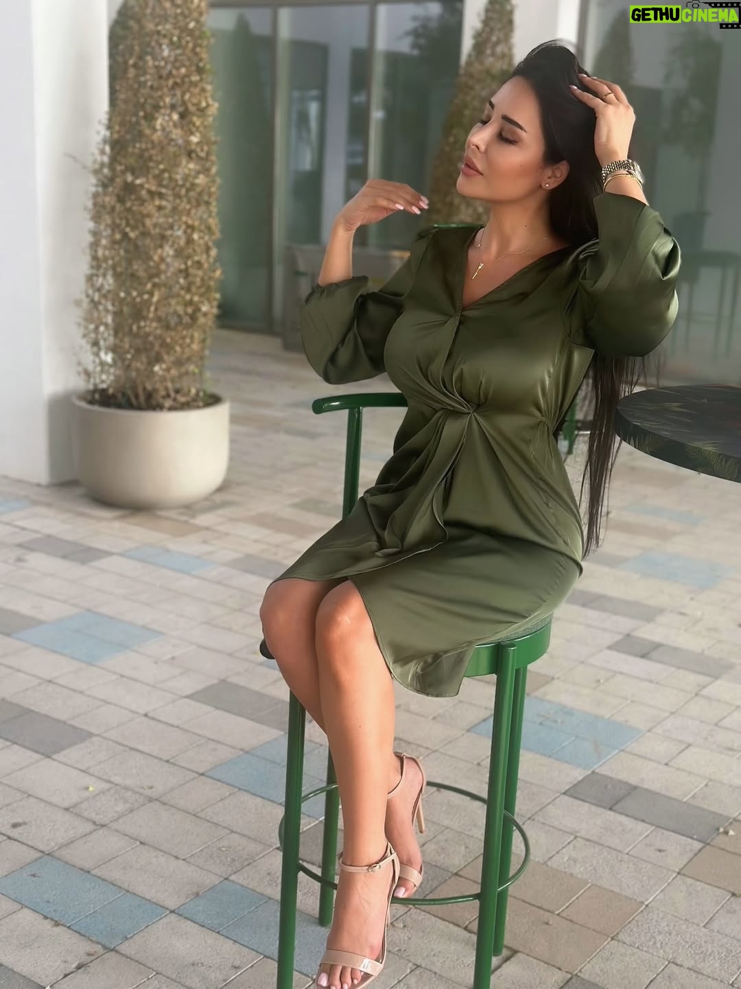 Kholoud Issa - 3.7K Likes - 