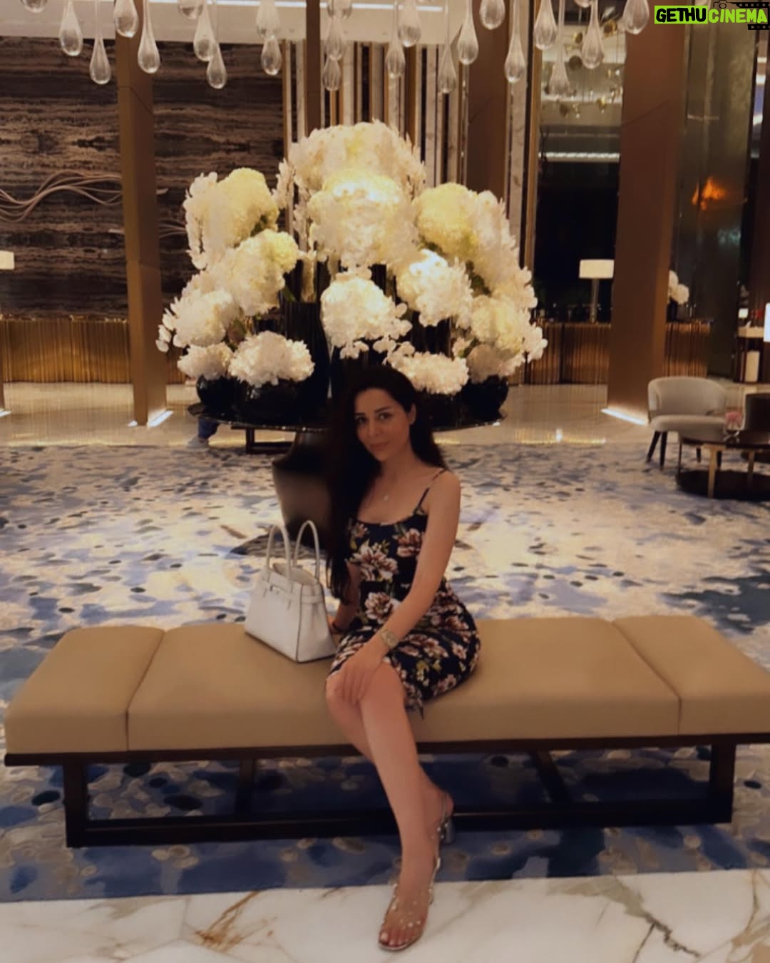 Kholoud Issa - 2.8K Likes - Surround yourself with only people who are going to lift you higher