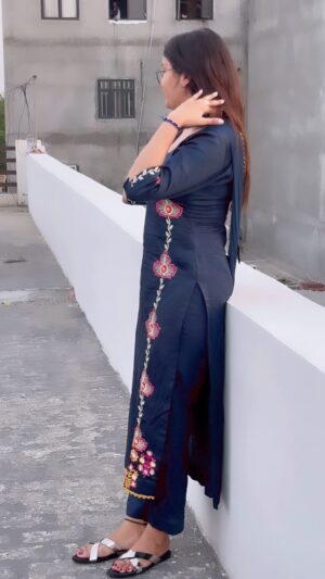 Khushbu Kundu Instagram - @poorav_collection