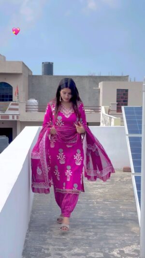Khushbu Kundu Instagram - Suit from @vinaycaofficial