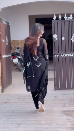 Khushbu Kundu Instagram - Suit from @pari_collection124