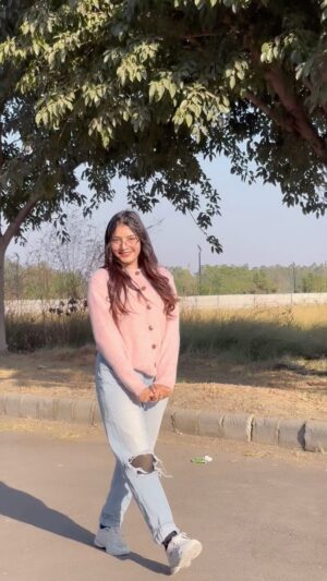 Khushbu Kundu Instagram - Beautiful top from @bmsgirlscollection 🥰♥️