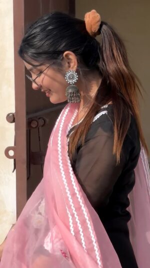 Khushbu Kundu Instagram - Lipstick ♥️🌸