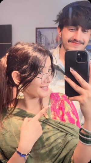Khushbu Kundu Instagram - Koi ulhana ni de skta iske chkrr m puri gaal jima rakhi h 🤣😂