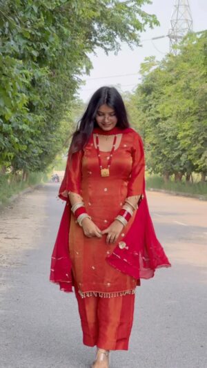 Khushbu Kundu Instagram - Suit from @suidhaga_art_ ♥️
