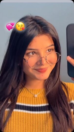 Khushbu Kundu Instagram -