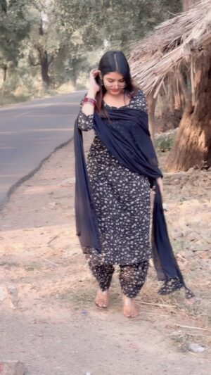 Khushbu Kundu Instagram - Suit from @sumbha__fashion