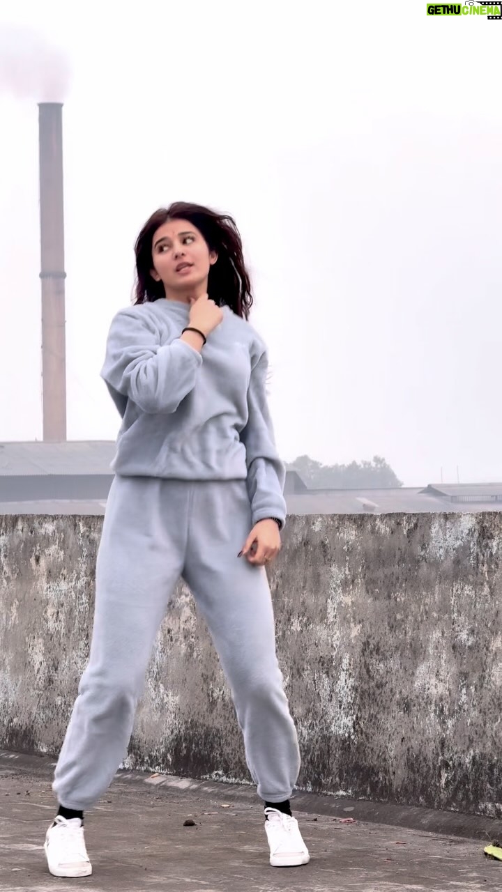 Khushi Baliyan - 416.7K Likes - Thandi thandi hawa❤️😍🥶