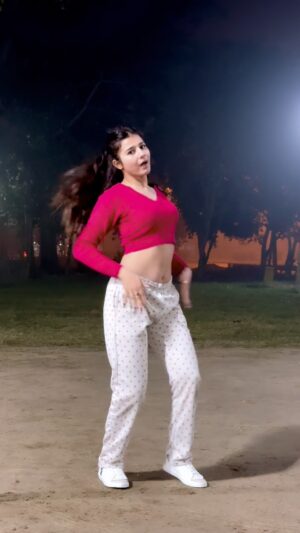 Khushi Baliyan Instagram - Jagi jagi soyi nahh mein sarii raat🩷😍
