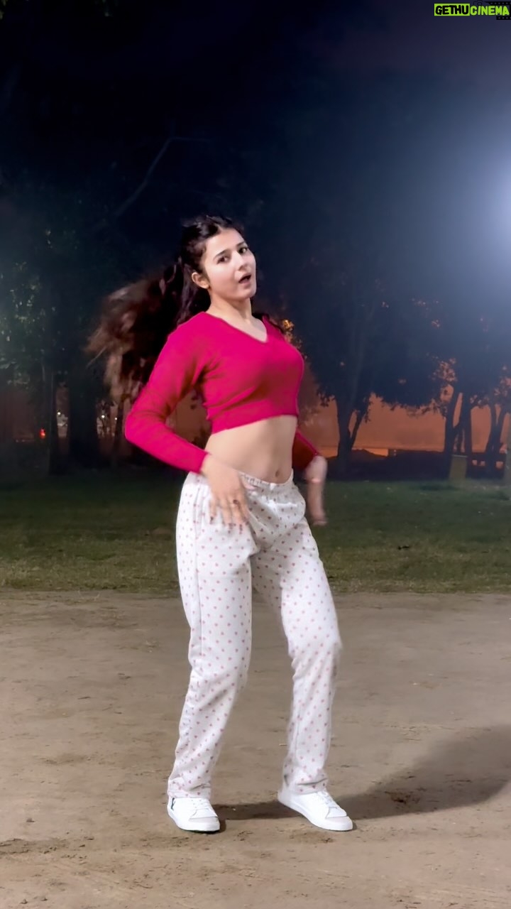 Khushi Baliyan - 149.6K Likes - Jagi jagi soyi nahh mein sarii raat🩷😍