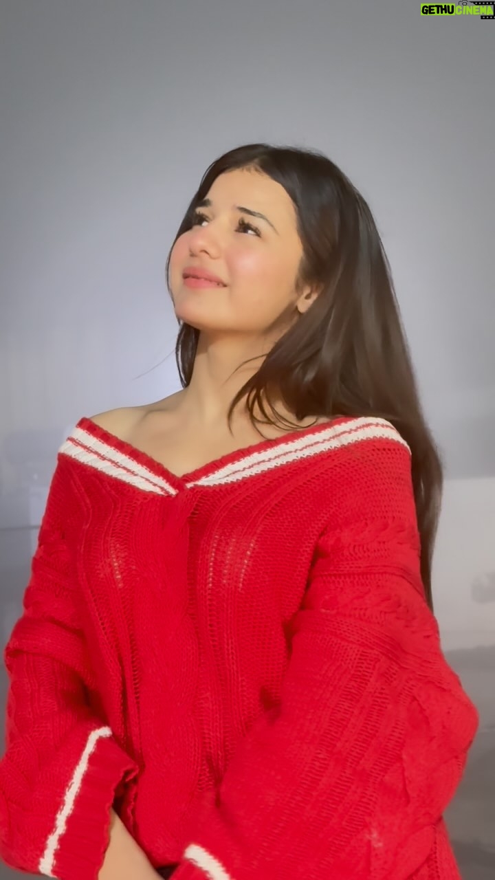 Khushi Baliyan - 90K Likes - Aap logo ke yahan kesi thand pad rahi hai??🥶❤️