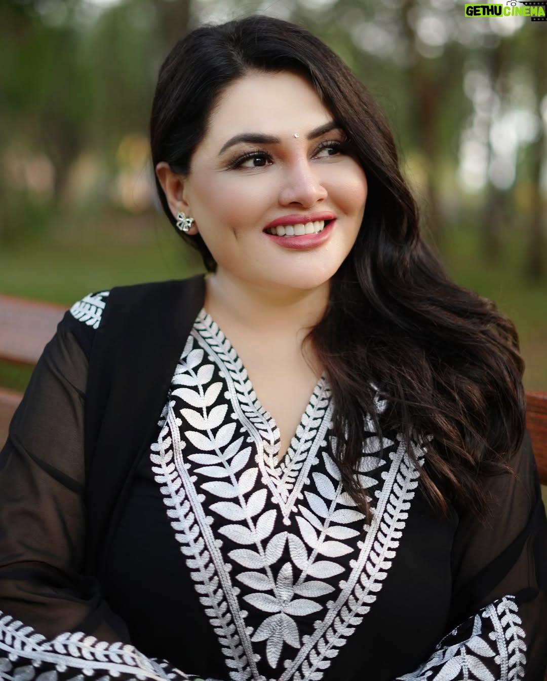 Khushi Gadhvi - 19.4K Likes - Timeless beauty❤️🧿 #khushigadhvi 
.
.
#blacksuit #suit #kalasuit #salwarsuit #blackandwhite #dimplegirl
