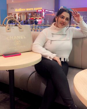 Khushi Gadhvi Instagram - 2025 Energy ⬇️
Big Dreams… healthy boundaries ….lodaded bank account … healthy relationships…friends family LoVe this year is Less about resolutions and more about revolutions-for me -small, meaningful changes that shift everything.
A whole lot of self compassion . Travelling - & bucket list has much and lot more ..
This year is MY year these energy will do whatever the HEll i want 🤣
resolution is to embrace my villain era 🤫😇🧿❤️😇 #khushigadhvi #