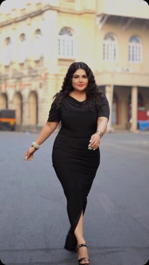 Khushi Gadhvi Instagram - Elegance is the only beauty that never fades.❤️
.
.
#khushigadhvi #walk #etitude #glam #glamwalk