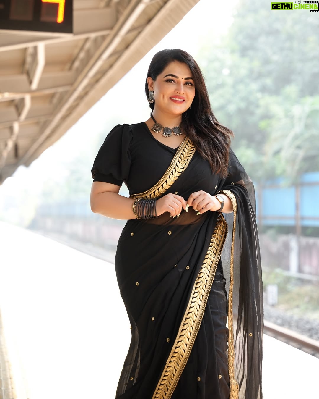 Khushi Gadhvi - 32.9K Likes - 🖤Honor your boundaries.
You can’t be everything to everyone and nothing to yourself….#khushigadhvi