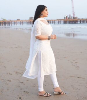 Khushi Gadhvi Instagram - जानते तो बहुत लोग है, मगर समझते कोई नही।#khushigadhvi