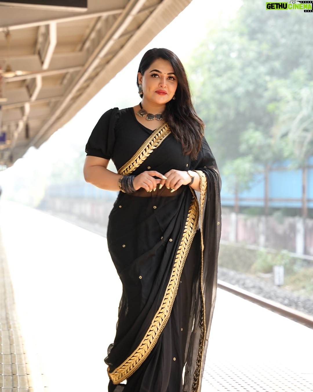 Khushi Gadhvi - 32.9K Likes - 🖤Honor your boundaries.
You can’t be everything to everyone and nothing to yourself….#khushigadhvi