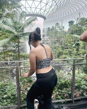 Khushi Maheshwari Instagram - 🖤