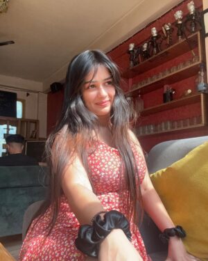 Khushi Maheshwari Instagram - Smile or pout?🍓