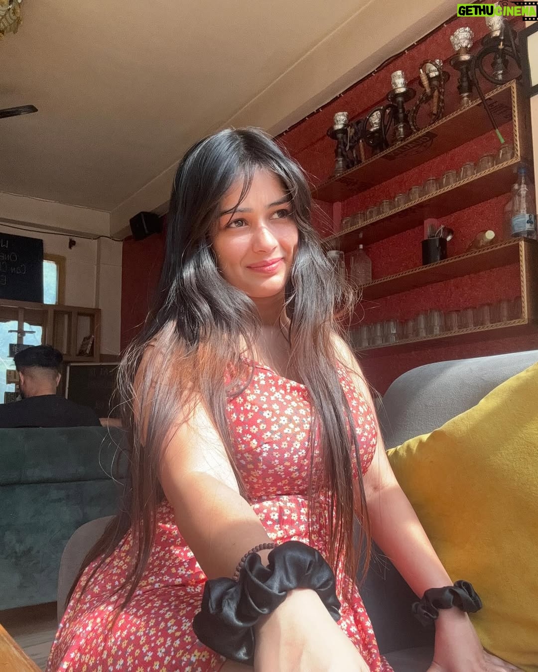 Khushi Maheshwari - 21.4K Likes - Smile or pout?🍓