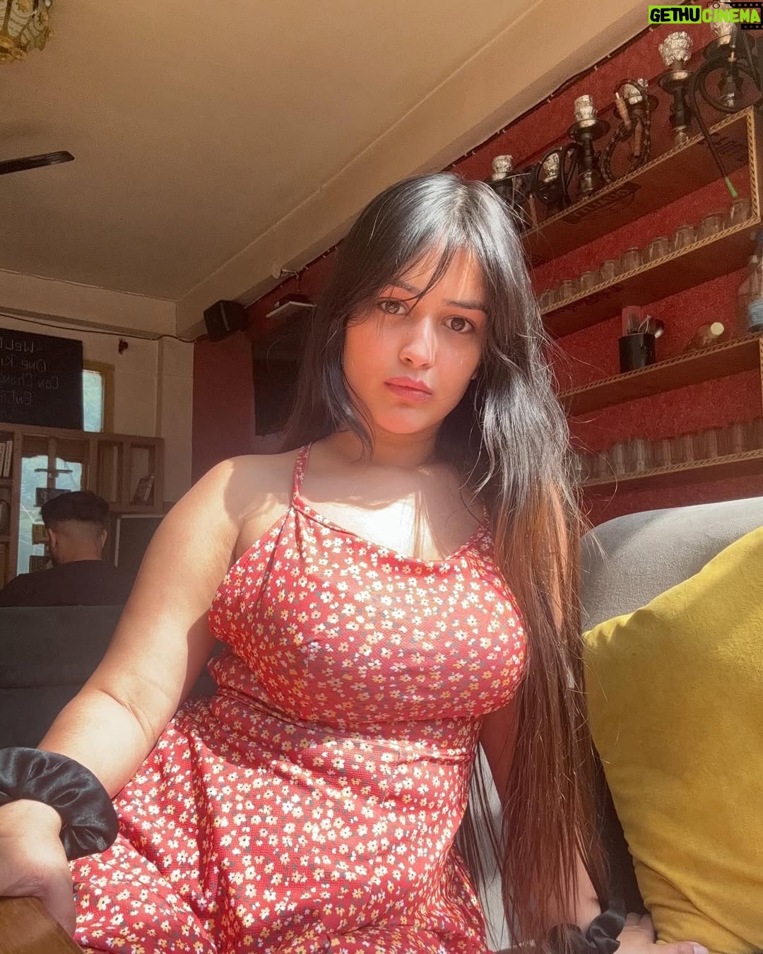 Khushi Maheshwari - 21.4K Likes - Smile or pout?🍓