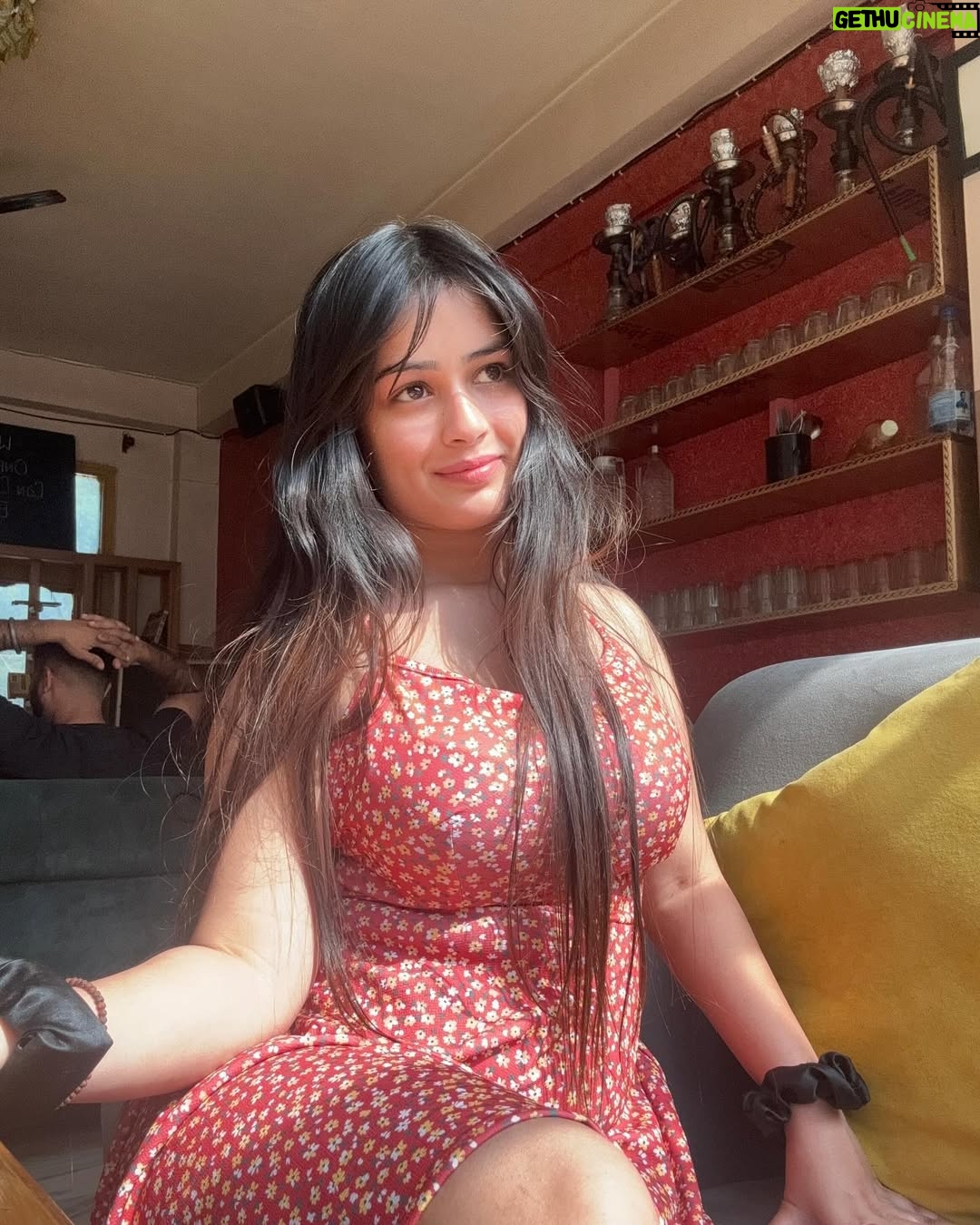 Khushi Maheshwari - 21.4K Likes - Smile or pout?🍓