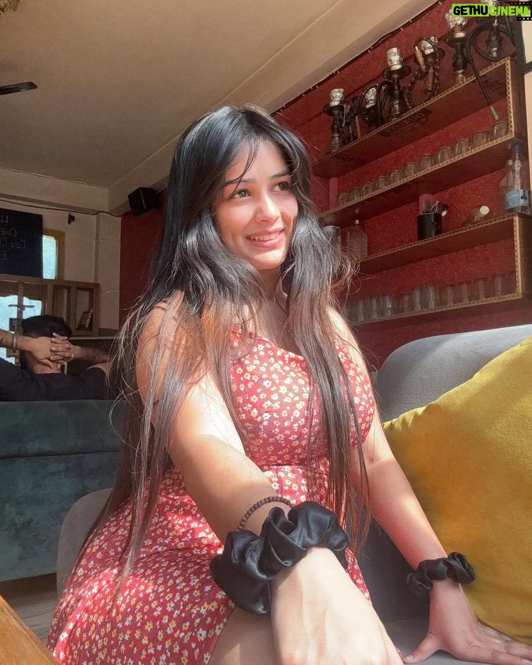 Khushi Maheshwari - 21.4K Likes - Smile or pout?🍓