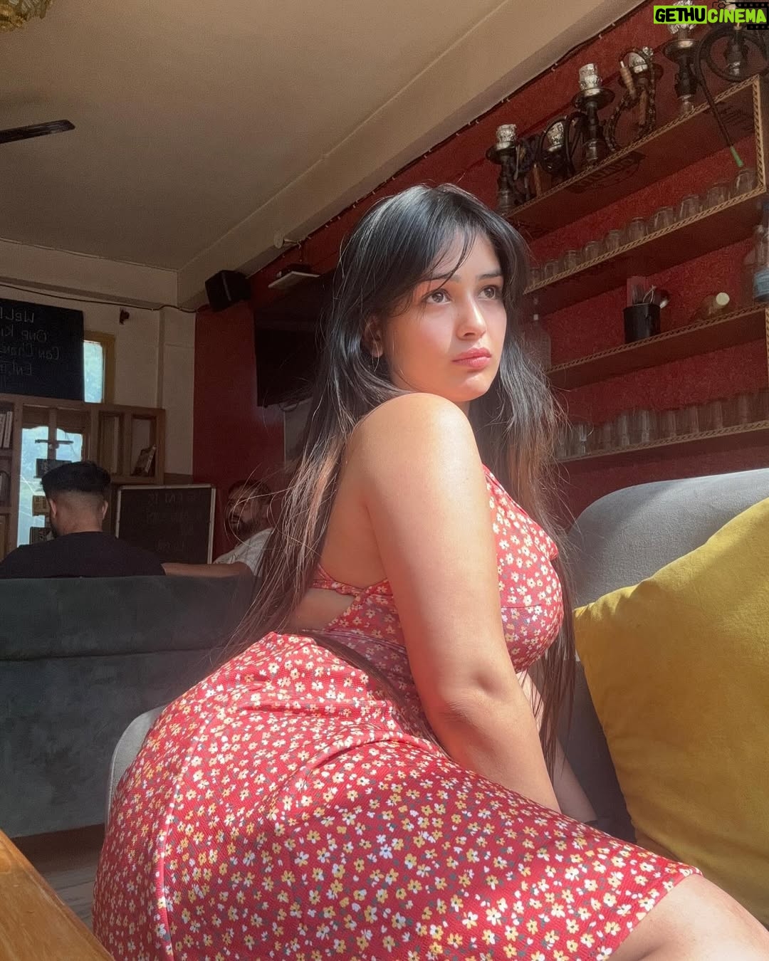 Khushi Maheshwari - 21.4K Likes - Smile or pout?🍓