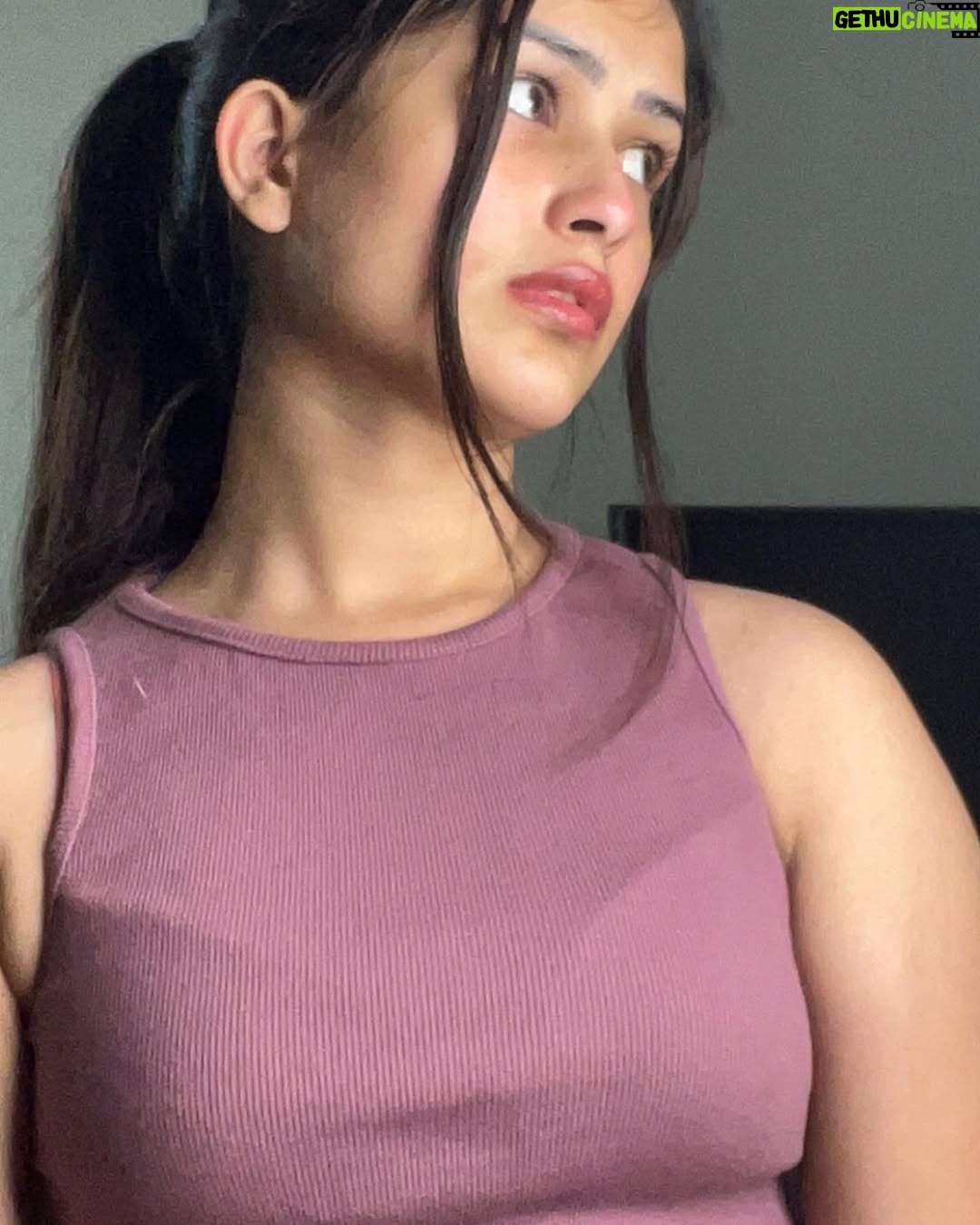 Khushi Maheshwari - 57.8K Likes - Raw skin with a hint of lip gloss🥰
