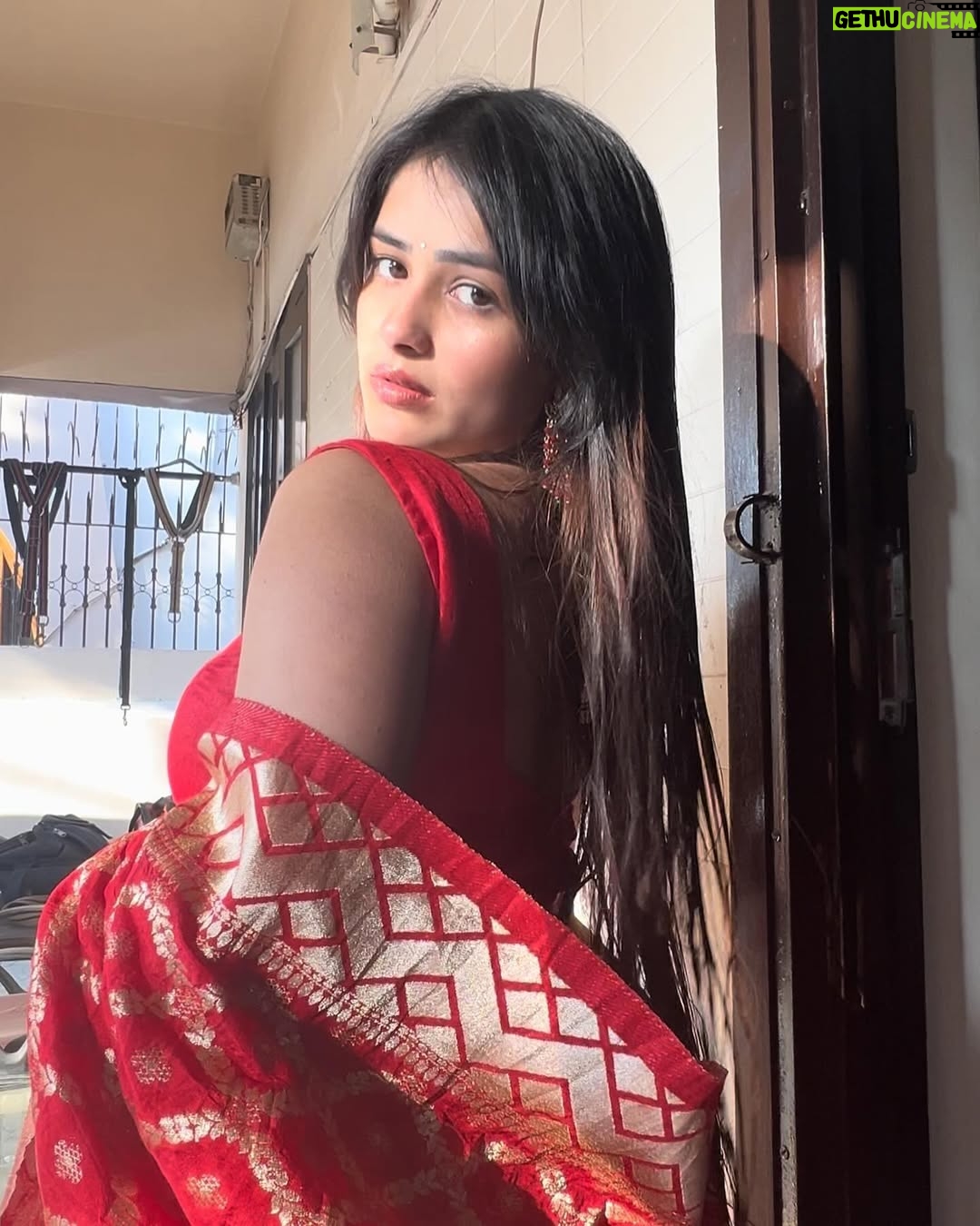 Khushi Maheshwari - 32.2K Likes - Dhoop hai toh filter ki kya zarrorat? Bhai tanning ignore kare🥺